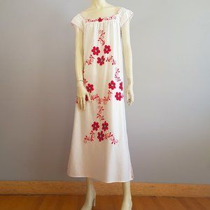 Fabulous vintage red flower embroidered dress / housedress / nightgown